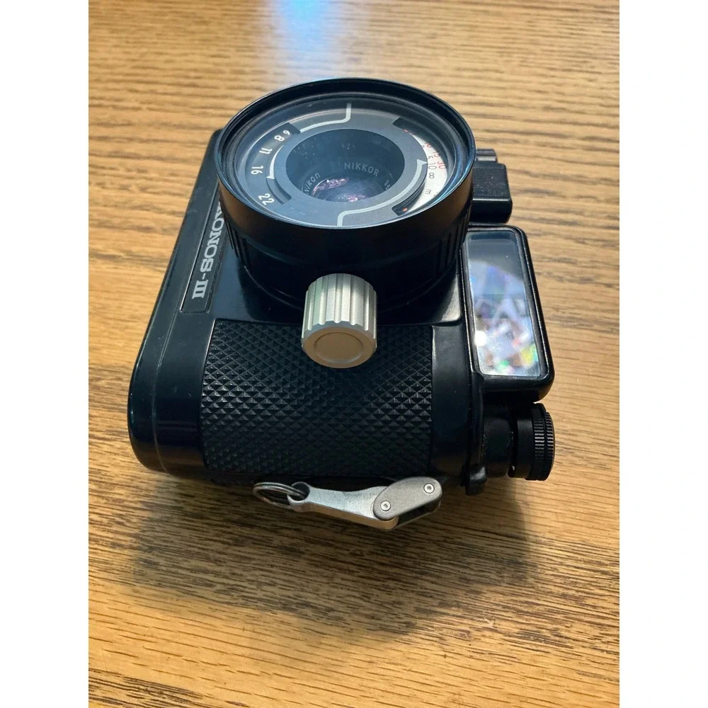 Nikon Nikonos III 35mm Underwater Film Camera with Nikkor 35mm f2.5 Lens Black
